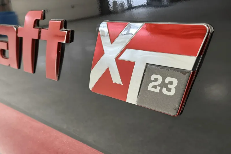 Slide: The Image of MasterCraft XT23 2019 - 15