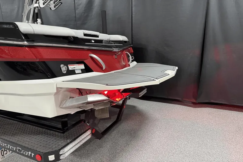 Slide: The Image of MasterCraft XT23 2019 - 17
