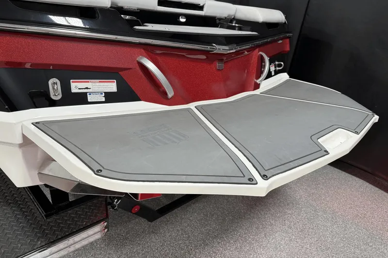 Slide: The Image of MasterCraft XT23 2019 - 18
