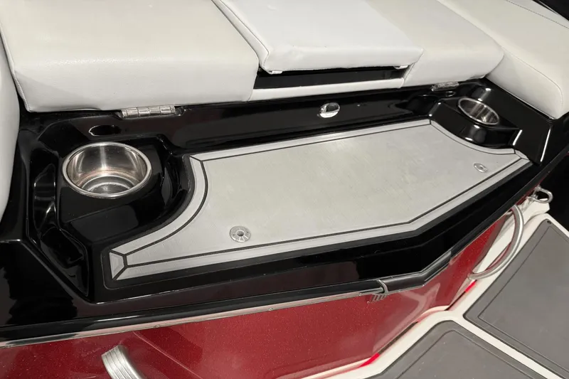 Slide: The Image of MasterCraft XT23 2019 - 20