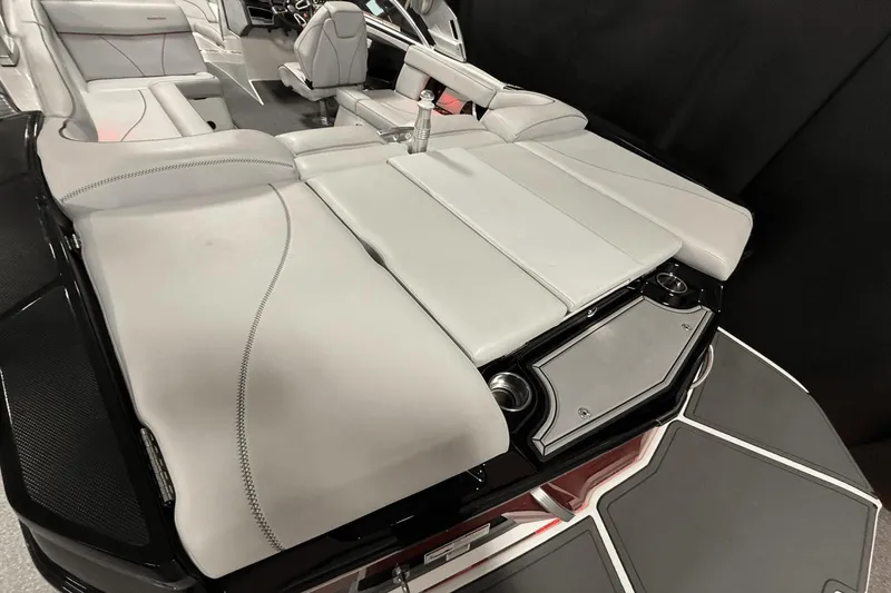 Slide: The Image of MasterCraft XT23 2019 - 21