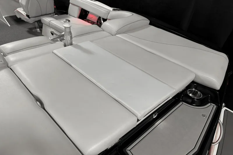 Slide: The Image of MasterCraft XT23 2019 - 22
