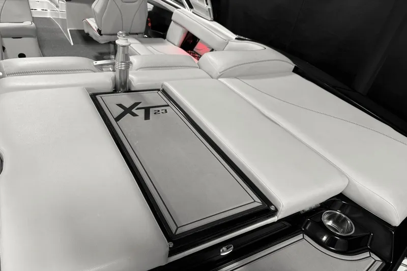 Slide: The Image of MasterCraft XT23 2019 - 23