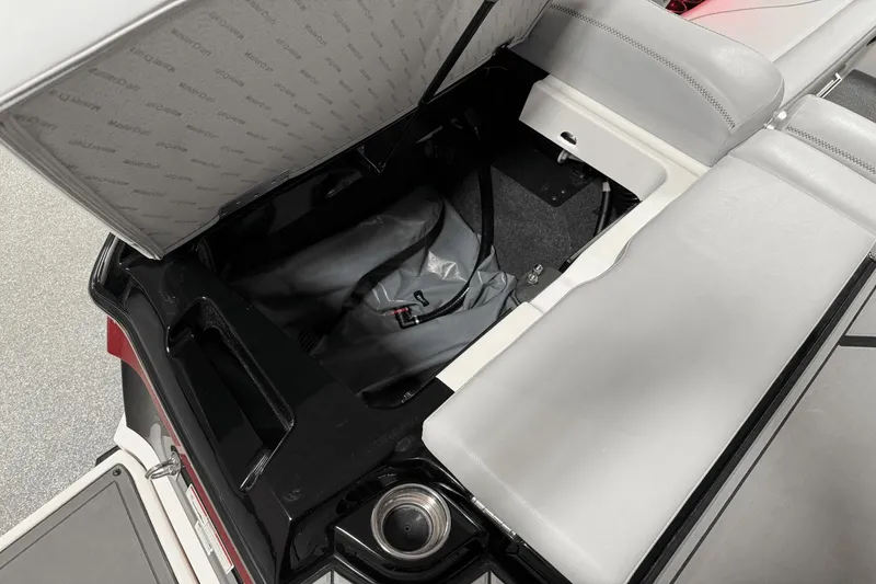 Slide: The Image of MasterCraft XT23 2019 - 25