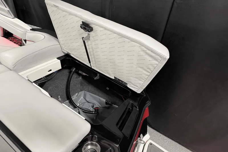 Slide: The Image of MasterCraft XT23 2019 - 27