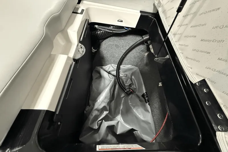 Slide: The Image of MasterCraft XT23 2019 - 28
