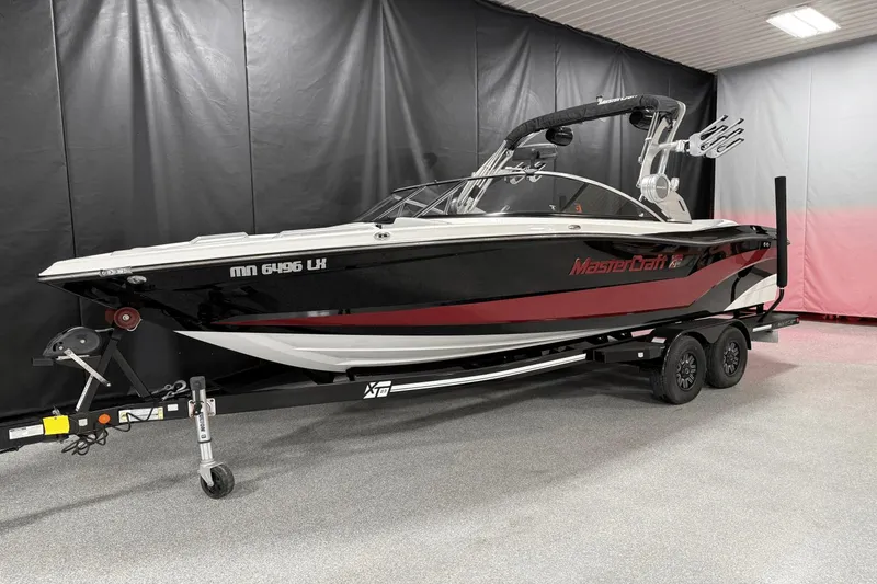 Slide: The Image of MasterCraft XT23 2019 - 3