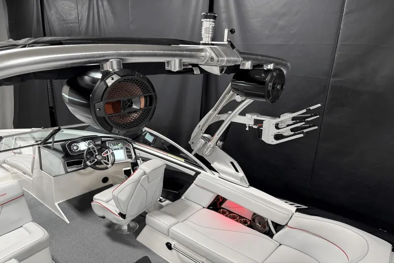 Slide: The Image of MasterCraft XT23 2019 - 33