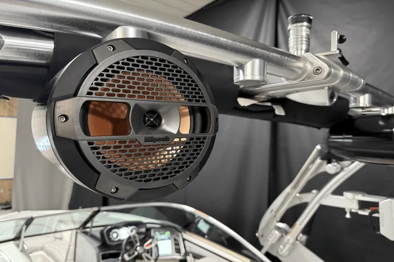 Slide: The Image of MasterCraft XT23 2019 - 34