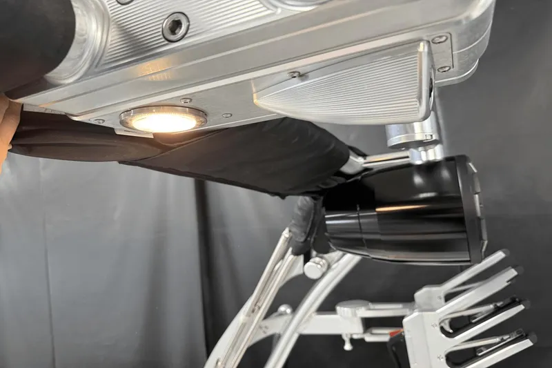 Slide: The Image of MasterCraft XT23 2019 - 37