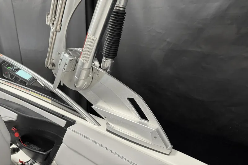 Slide: The Image of MasterCraft XT23 2019 - 40