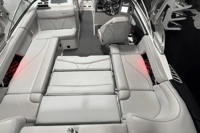 Slide: The Image of MasterCraft XT23 2019 - 42