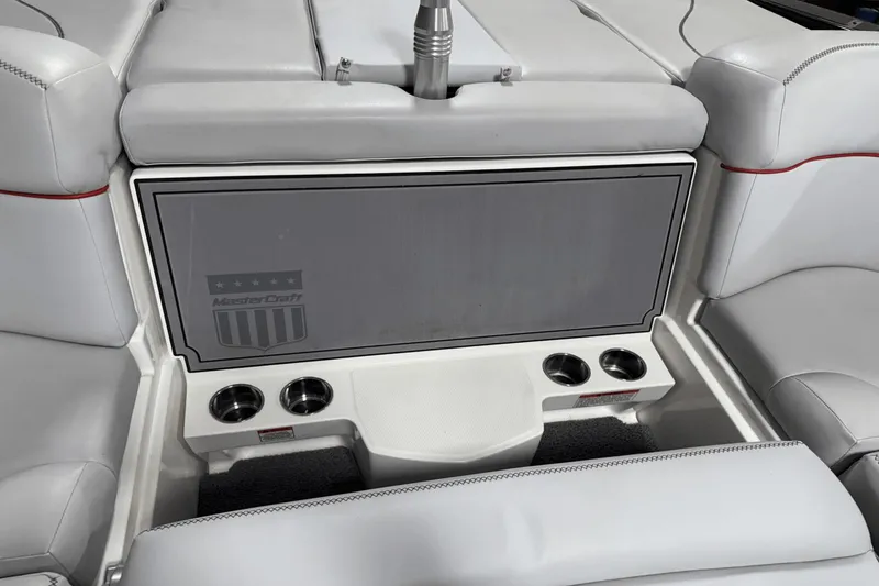 Slide: The Image of MasterCraft XT23 2019 - 43