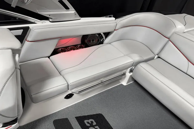 Slide: The Image of MasterCraft XT23 2019 - 45