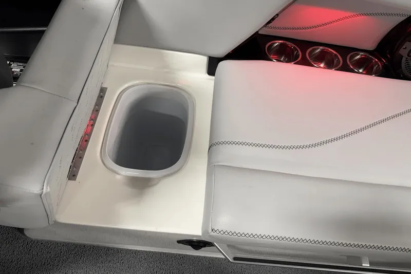 Slide: The Image of MasterCraft XT23 2019 - 46