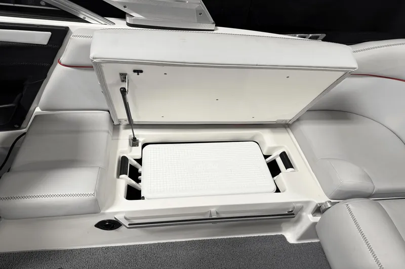 Slide: The Image of MasterCraft XT23 2019 - 47