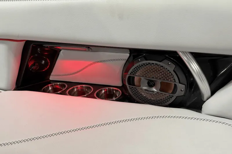 Slide: The Image of MasterCraft XT23 2019 - 50