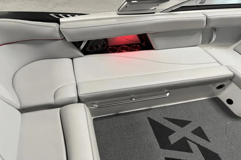Slide: The Image of MasterCraft XT23 2019 - 55