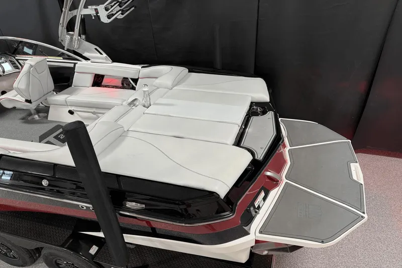 Slide: The Image of MasterCraft XT23 2019 - 6