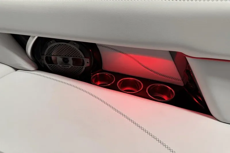 Slide: The Image of MasterCraft XT23 2019 - 60