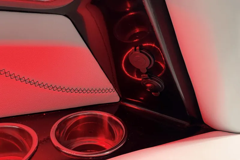 Slide: The Image of MasterCraft XT23 2019 - 61
