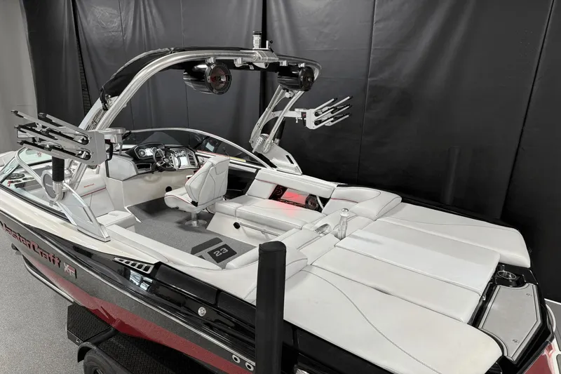 Slide: The Image of MasterCraft XT23 2019 - 7