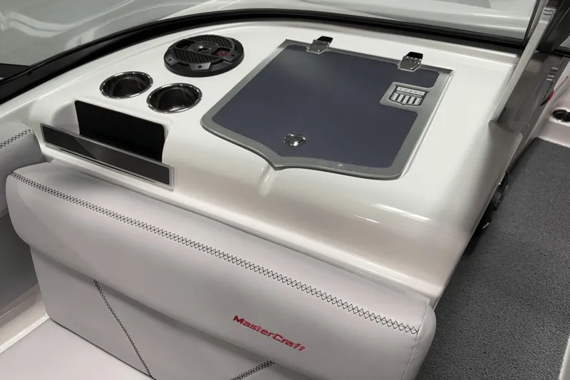 Slide: The Image of MasterCraft XT23 2019 - 72