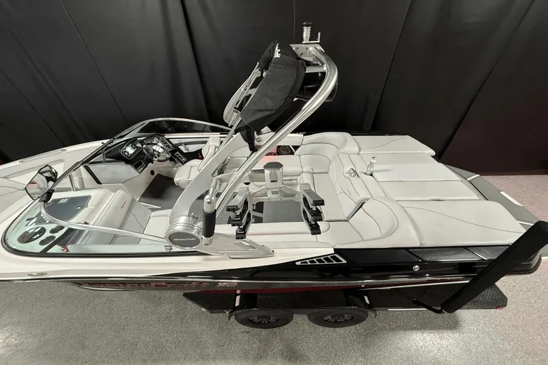 Slide: The Image of MasterCraft XT23 2019 - 8