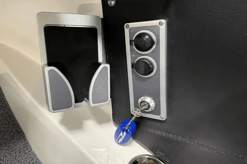 Slide: The Image of MasterCraft XT23 2019 - 86