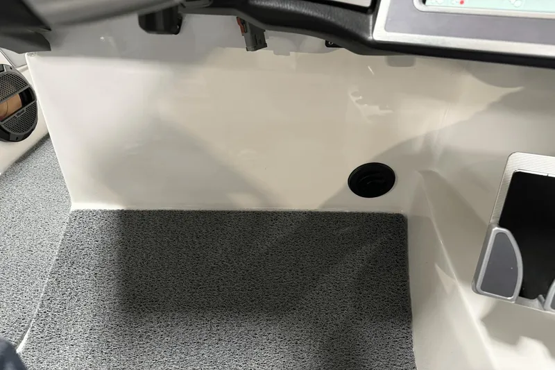 Slide: The Image of MasterCraft XT23 2019 - 94