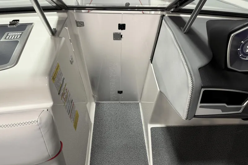Slide: The Image of MasterCraft XT23 2019 - 97