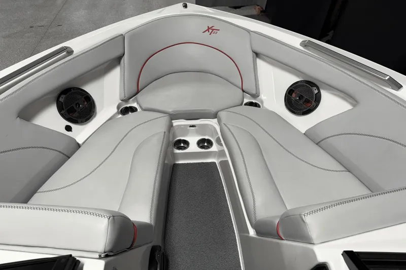 Slide: The Image of MasterCraft XT23 2019 - 98