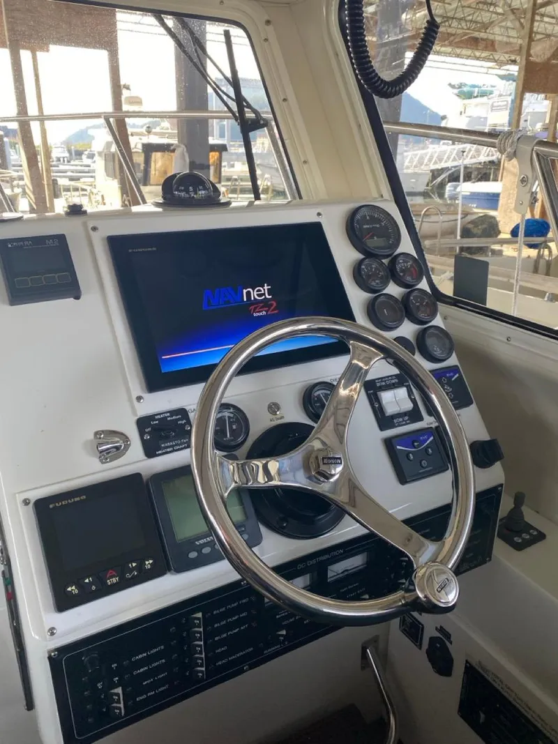 Slide: The Image of 2005 Ocean Sport Roamer 30 helm with modern navigation equipment and steering wheel. - 10