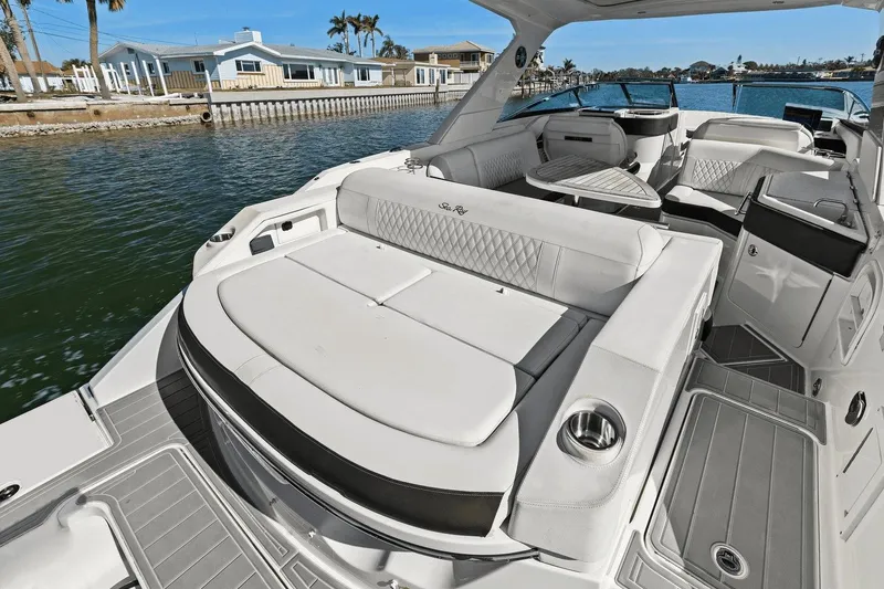 Slide: The Image of Sea Ray 310 SLX Outboard 2019 - 16