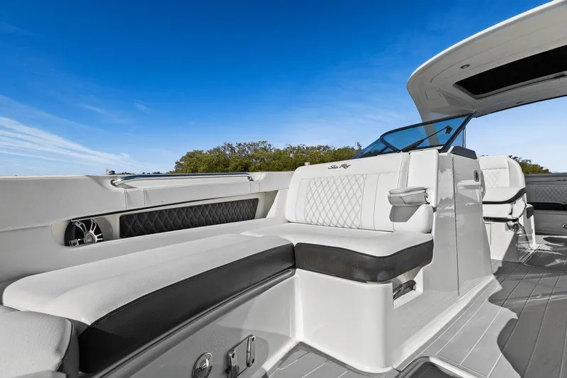 Slide: The Image of Sea Ray 310 SLX Outboard 2019 - 17