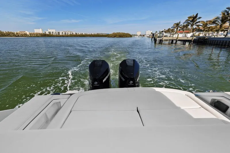 Slide: The Image of Sea Ray 310 SLX Outboard 2019 - 19