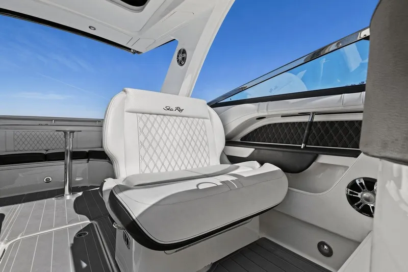 Slide: The Image of Sea Ray 310 SLX Outboard 2019 - 25
