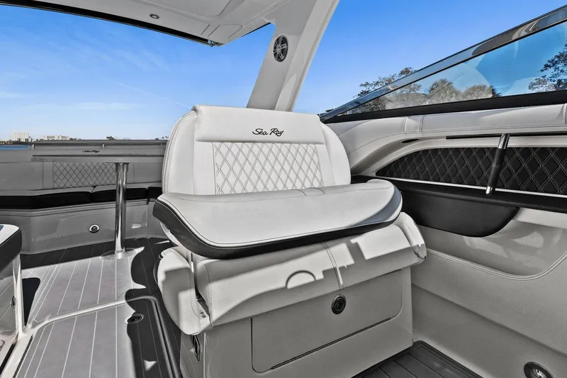 Slide: The Image of Sea Ray 310 SLX Outboard 2019 - 26