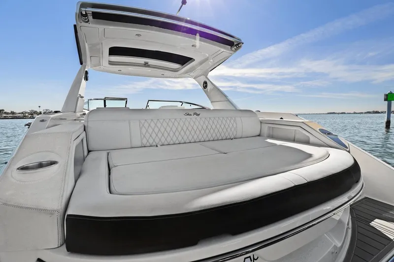 Slide: The Image of Sea Ray 310 SLX Outboard 2019 - 31