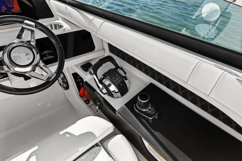 Slide: The Image of Sea Ray 310 SLX Outboard 2019 - 34