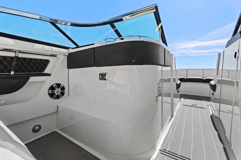 Slide: The Image of Sea Ray 310 SLX Outboard 2019 - 36