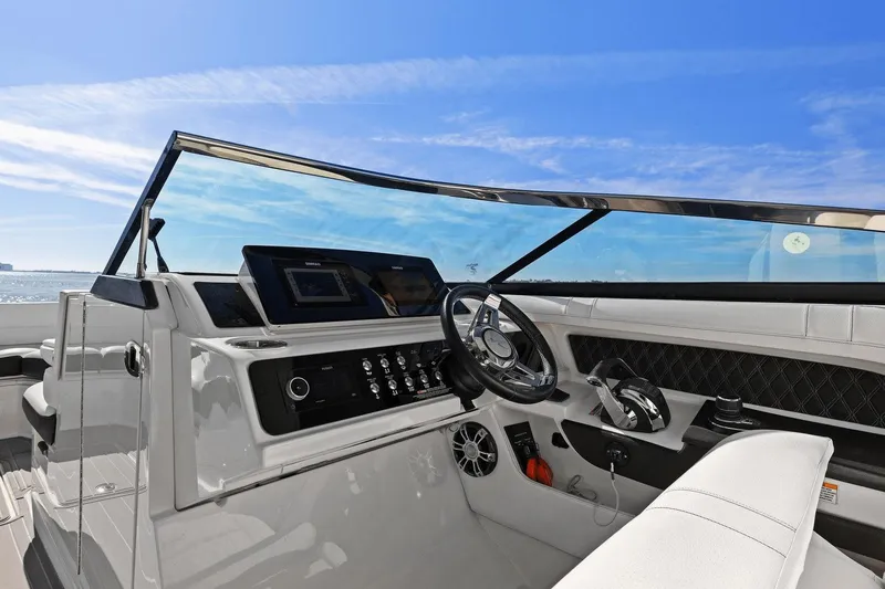Slide: The Image of Sea Ray 310 SLX Outboard 2019 - 38