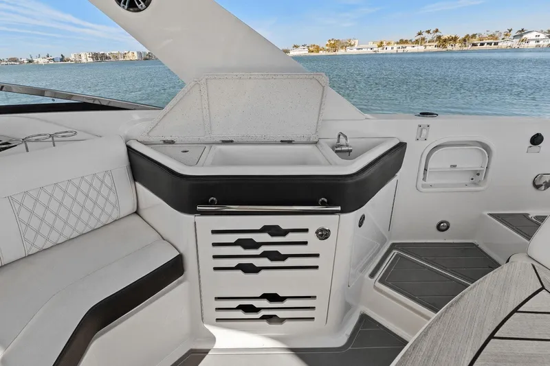 Slide: The Image of Sea Ray 310 SLX Outboard 2019 - 39