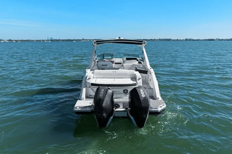Slide: The Image of Sea Ray 310 SLX Outboard 2019 - 7