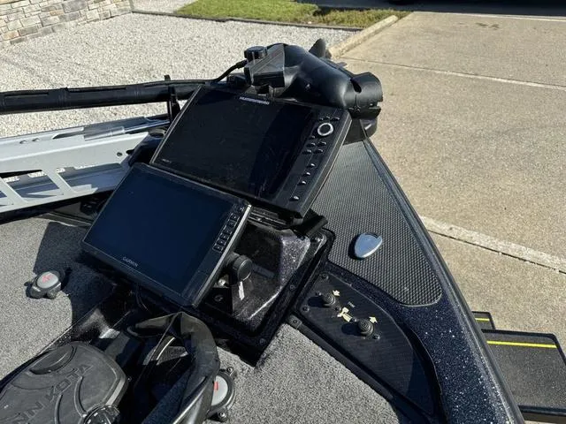 Slide: The Image of Dashboard of 2021 Phoenix 921 ELITE boat with electronic navigation equipment. - 8