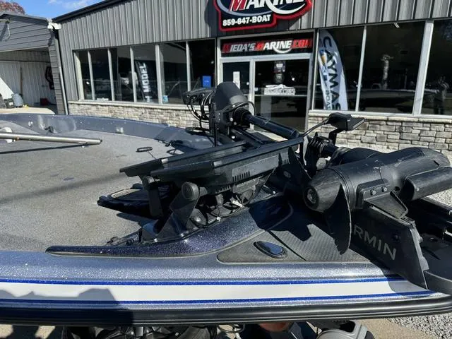 Slide: The Image of Phoenix Bass Boat 20 PHX 2022 - 11