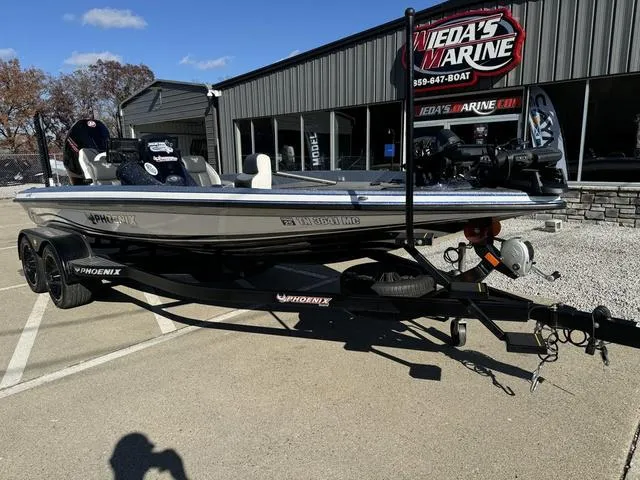 Slide: The Image of Phoenix Bass Boat 20 PHX 2022 - 12