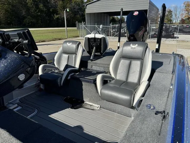 Slide: The Image of Phoenix Bass Boat 20 PHX 2022 - 14