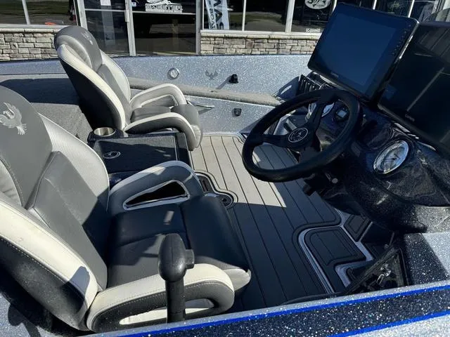 Slide: The Image of Phoenix Bass Boat 20 PHX 2022 - 5