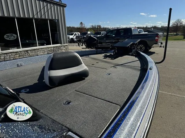 Slide: The Image of Phoenix Bass Boat 20 PHX 2022 - 8